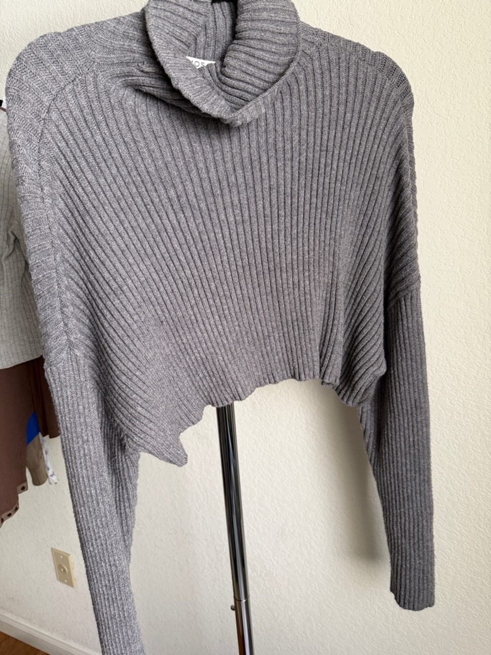 Cropped Ribbed Turtleneck Cropped Sweater - Gray